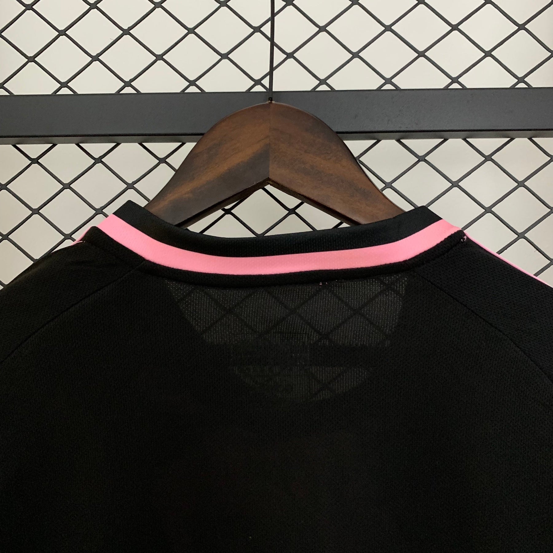 Camisa Real Madrid 25/26 Special Edition - Rosa e Preto